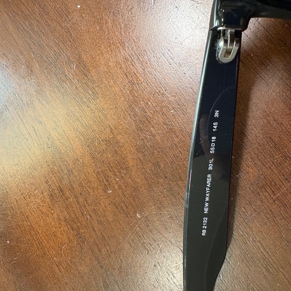 Ray-Ban New Wayfarer Classic sunglasses (RB2132) - Picture 4 of 10